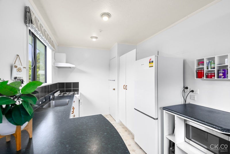 180 Holborn Drive, Stokes Valley, Lower Hutt - Carousel 2