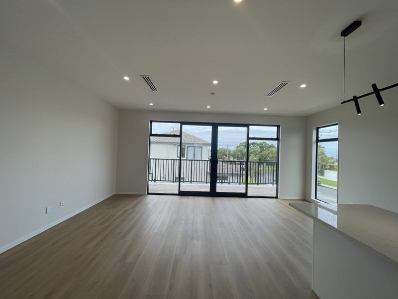 44A Montgomery Avenue, Belmont, Auckland - Carousel 2