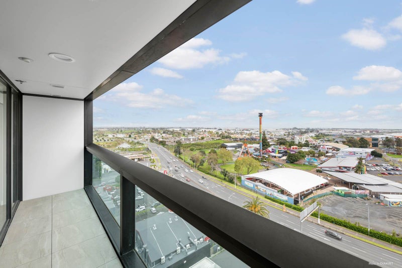 1002/8 Lakewood Court, Manukau, Auckland - Carousel 1