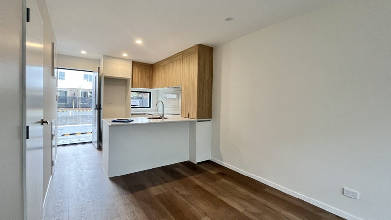 8/476 West Coast Road, Glen Eden, Auckland - Carousel 2