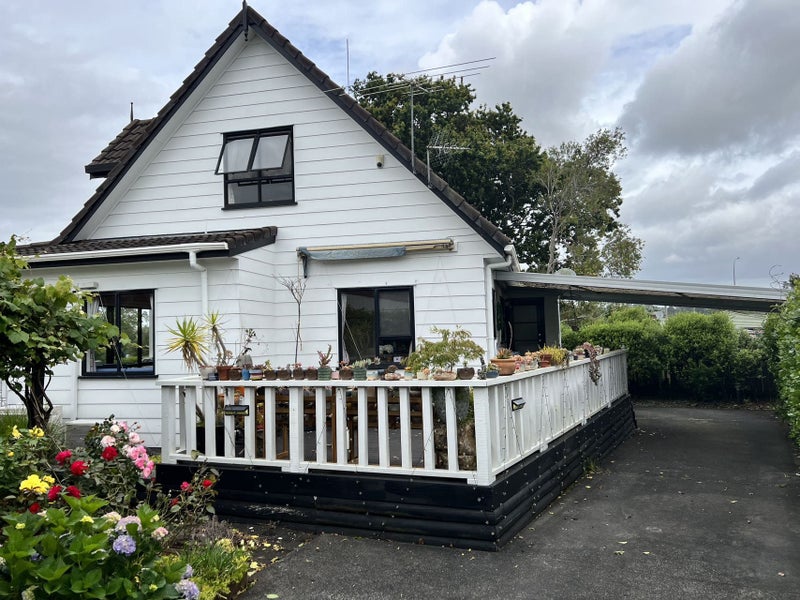 54 Redlands Grove, Swanson, Auckland - Carousel 1
