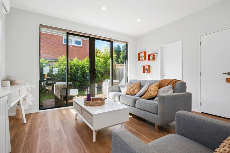 421B Glenfield Road, Glenfield, Auckland - Carousel 2