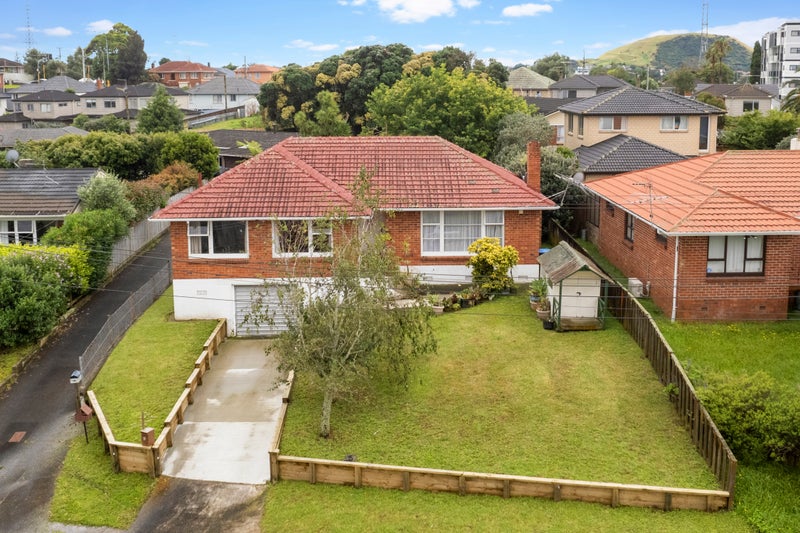 15 McRae Road, Mount Wellington, Auckland - Carousel 1