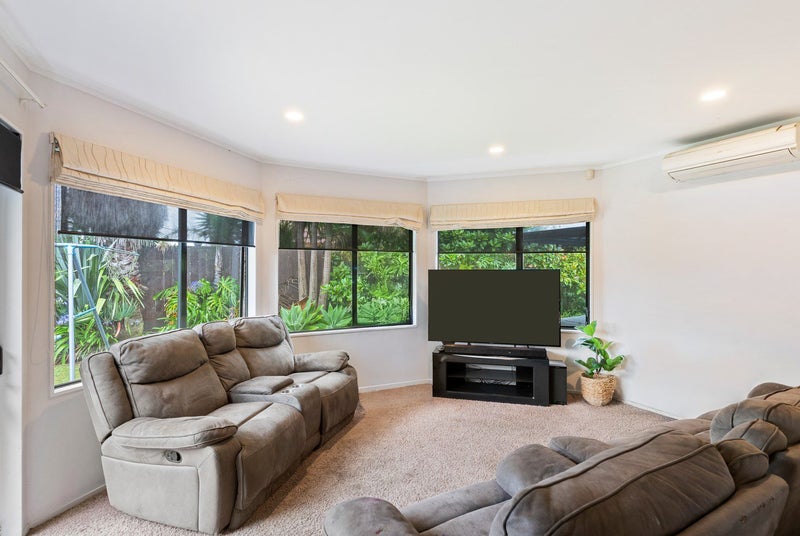 7 Robina Court, Burswood, Auckland - Carousel 2