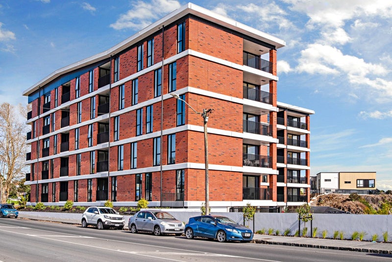 106/2 Grahame Breed Drive, Three Kings, Auckland - Carousel 2