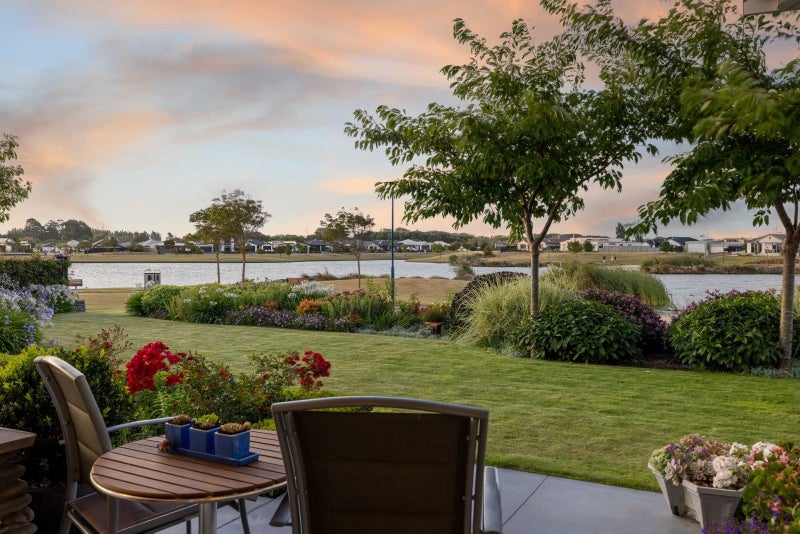 61 The Esplanade, Pegasus, Pegasus - Carousel 1