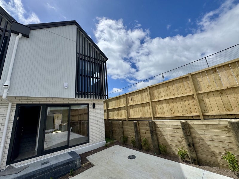 3/36 Fairdale Place, Birkdale, Auckland - Carousel 1