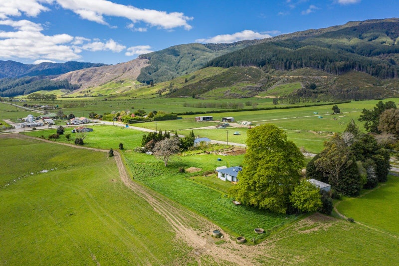 1231 Queen Charlotte Drive, Picton - Carousel 2