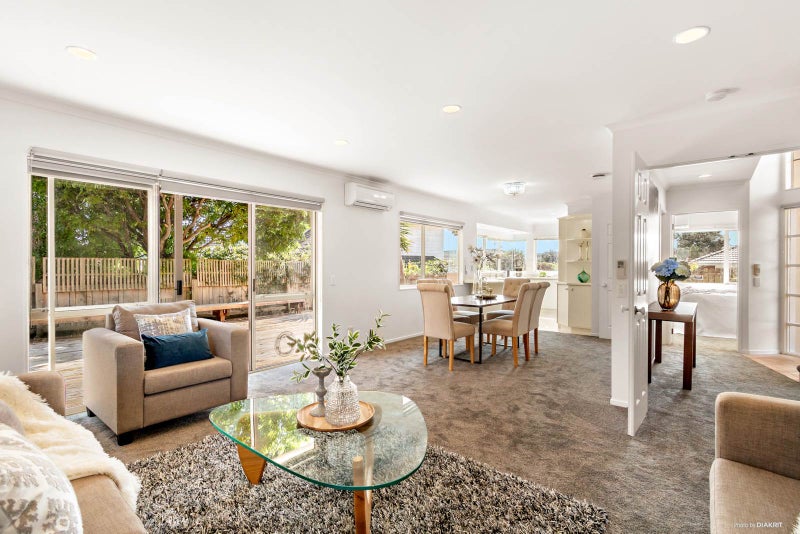 2/62 Orangewood Drive, Northpark, Auckland - Carousel 1