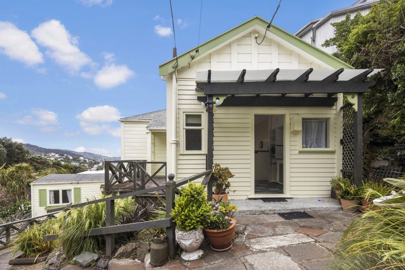 18 Bruce Avenue, Brooklyn, Wellington - Carousel 1