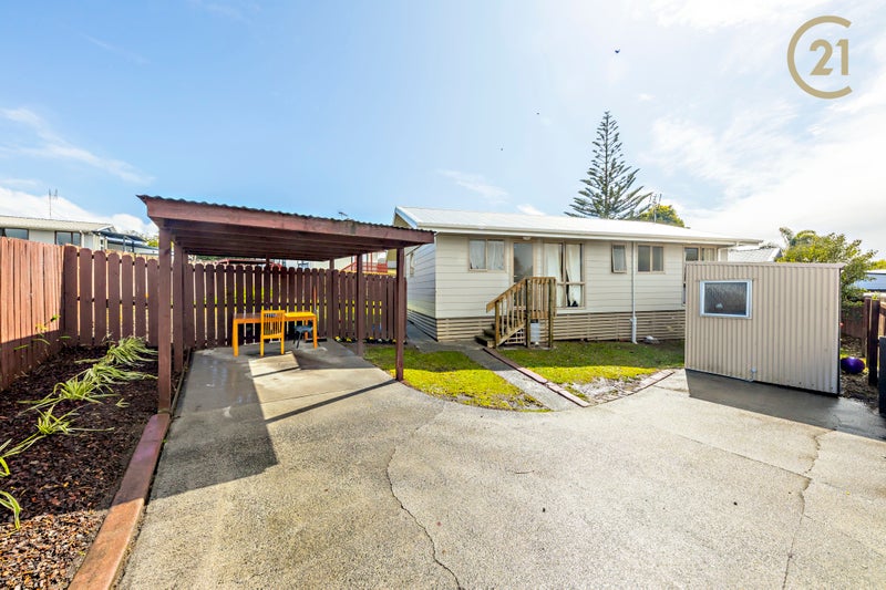1/16 Nearco Street, Randwick Park, Auckland - Carousel 1