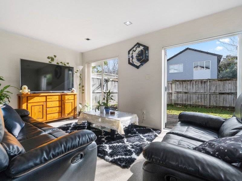 16 Pecan Place, Avondale, Auckland - Carousel 2