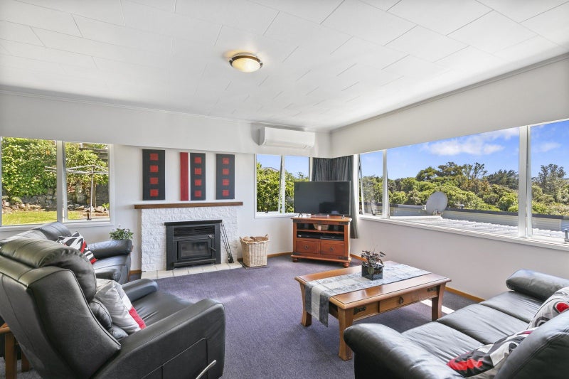 17 Padnell Crescent, Paparangi, Wellington - Carousel 2