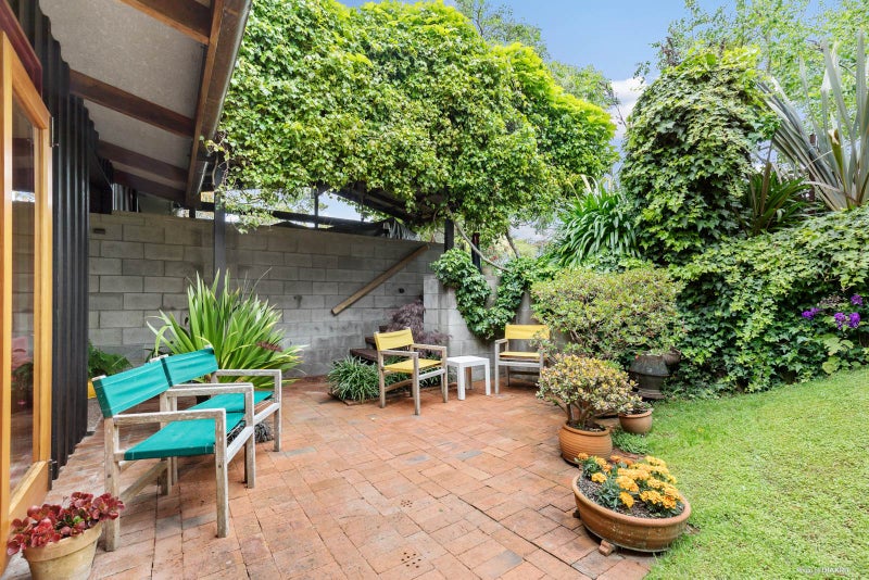 8 Valkyria Place, Beach Haven, Auckland - Carousel 2
