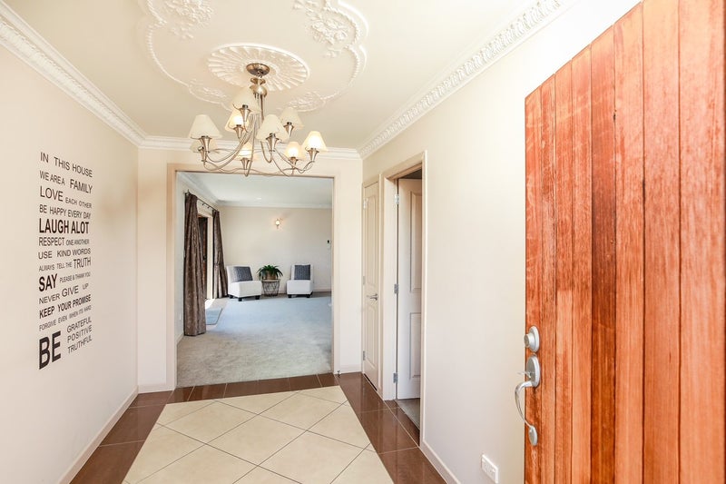 50 Barrington Drive, Huntington, Hamilton - Carousel 1