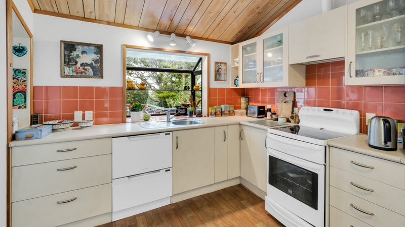 27 Formby Avenue, Point Chevalier, Auckland - Carousel 1