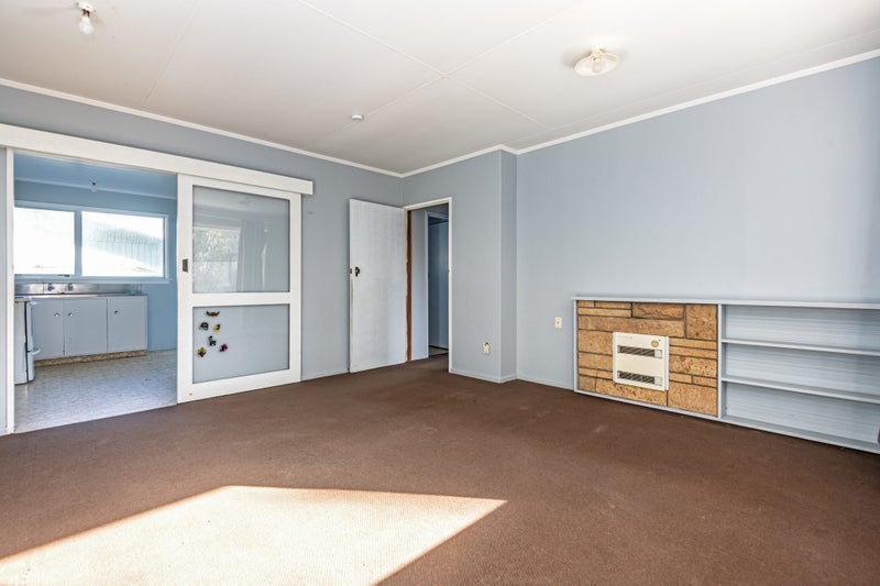 2/302 Tremaine Avenue, Takaro, Palmerston North - Carousel 2