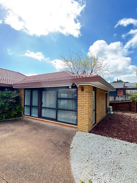 17 Orangewood Drive, Northpark, Auckland - Carousel 1