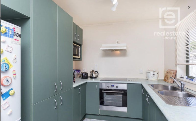 4 Ingleby Place, Kelston, Auckland - Carousel 2