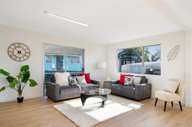 4 Serrano Place, Clover Park, Auckland - Carousel 2