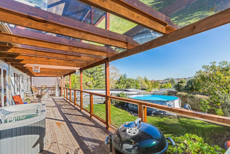 8A Oteha Valley Road, Northcross, Auckland - Carousel 2