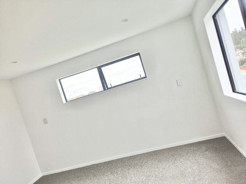 2 Britannia Place, Half Moon Bay, Auckland - Carousel 2