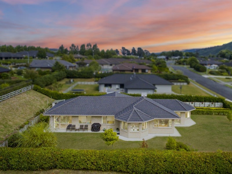 12 Opal Avenue, Timberlea, Upper Hutt - Carousel 1