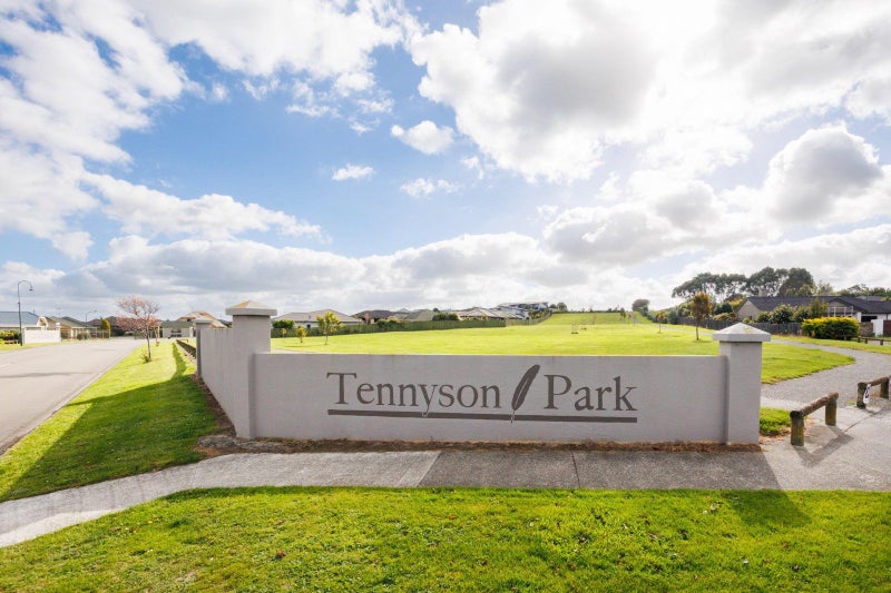 33 Tennyson Avenue, Kelvin Grove, Palmerston North - Carousel 23