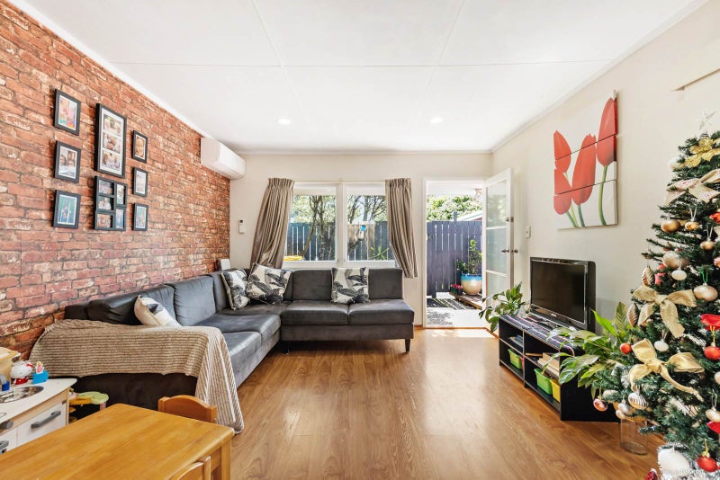 2/21 Cresta Avenue, Beach Haven, Auckland - Carousel 2
