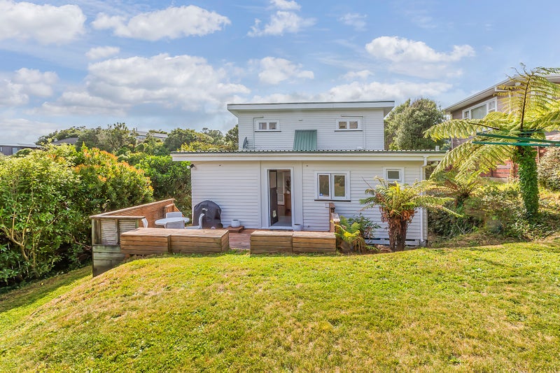 4 Lyndfield Lane, Newlands, Wellington - Carousel 1