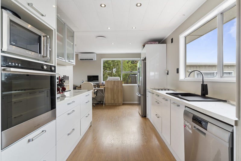 23 Arnwood Street, Manurewa, Auckland - Carousel 2