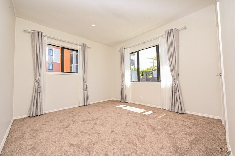 4 Cracroft Street, Otahuhu, Auckland - Carousel 2