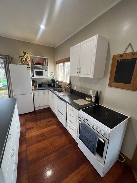 12 Hinau Street, Maeroa, Hamilton - Carousel 2