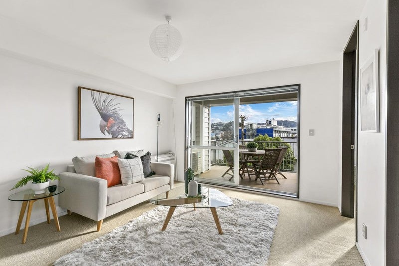 8F Finlay Terrace, Mount Cook, Wellington - Carousel 2