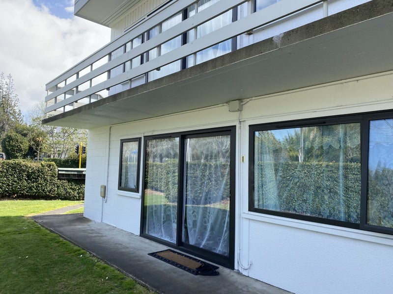 1/206 River Road, Claudelands, Hamilton - Carousel 2