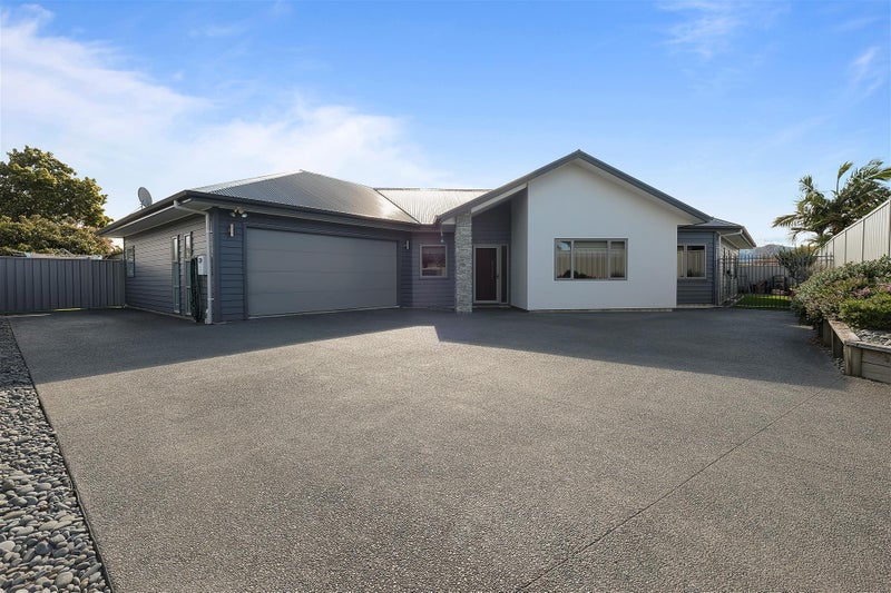 14 Charteris Rise, Riverdale, Gisborne - Carousel 19