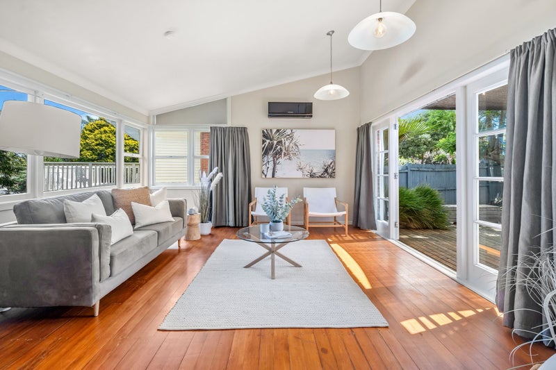 11 Fisher Terrace, Kamo, Whangarei - Carousel 2