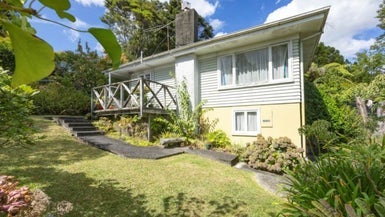 12 Daffodil Street, Titirangi, Auckland - Carousel 1