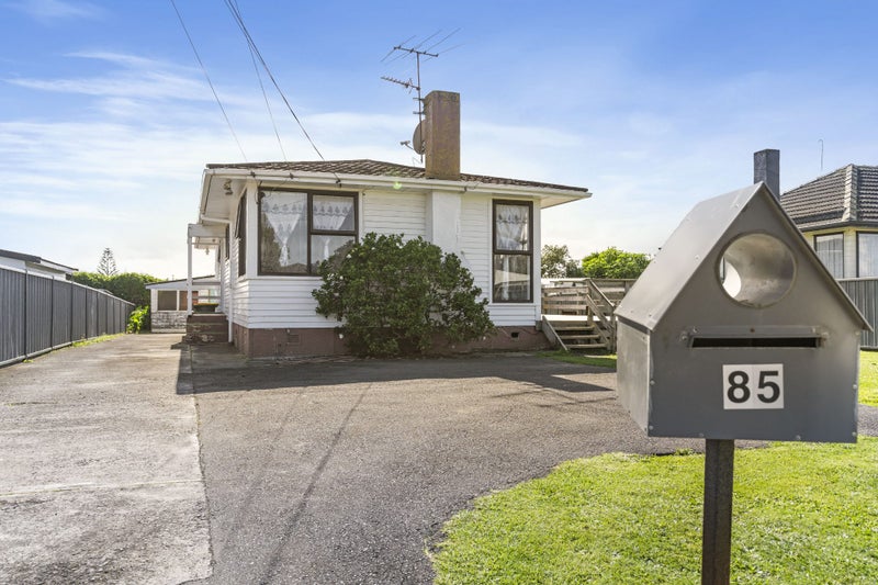 85 Vine Street, Mangere East, Auckland - Carousel 1