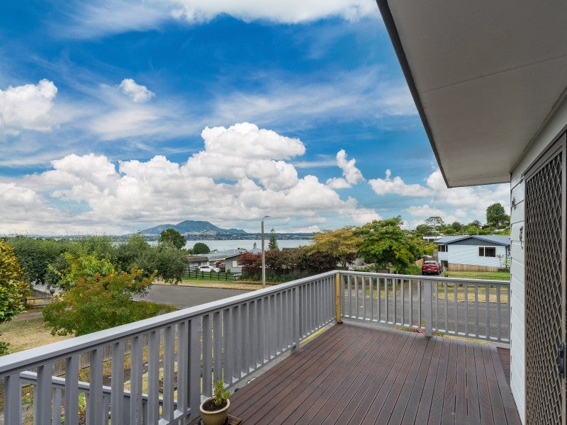 18 Shera Street, Acacia Bay, Taupo - Carousel 2