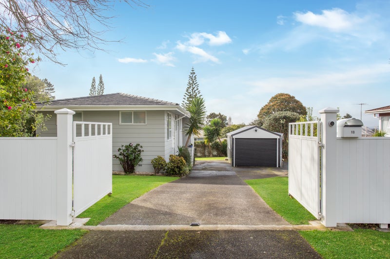 13 Illana Place, Ranui, Auckland - Carousel 1