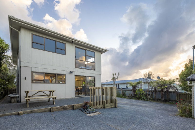 18 Pine Avenue, Henderson, Auckland - Carousel 1