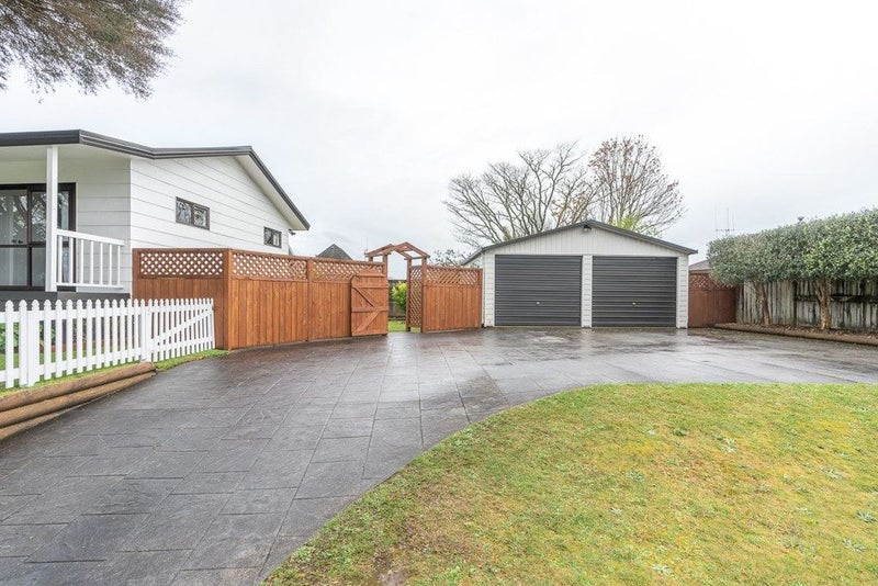 1 Raleigh Avenue, Fairview Downs, Hamilton - Carousel 18