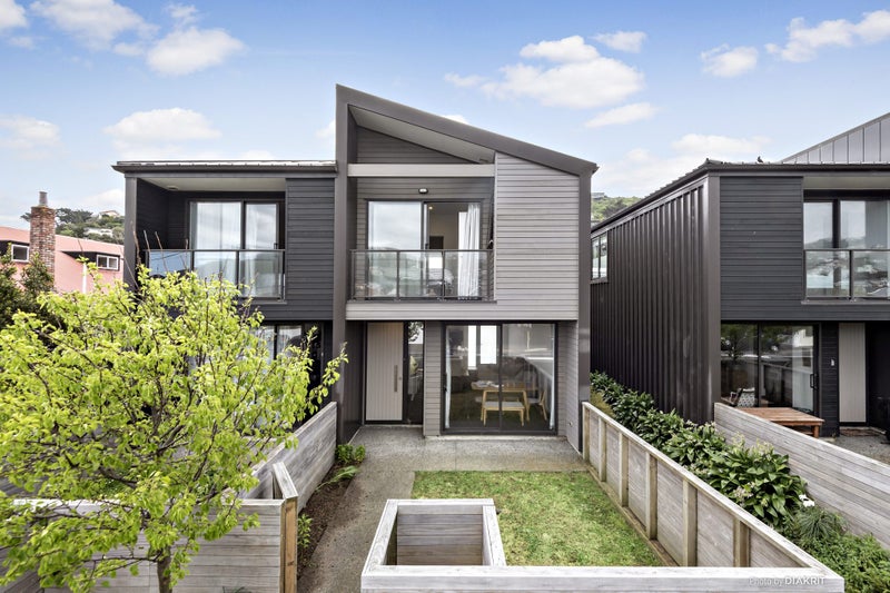 3/74 Derwent ST, ISLAND BAY, WELLINGTON - Carousel 1