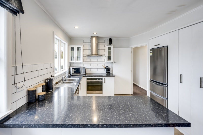 37 Merton Crescent, Pirimai, Napier - Carousel 2