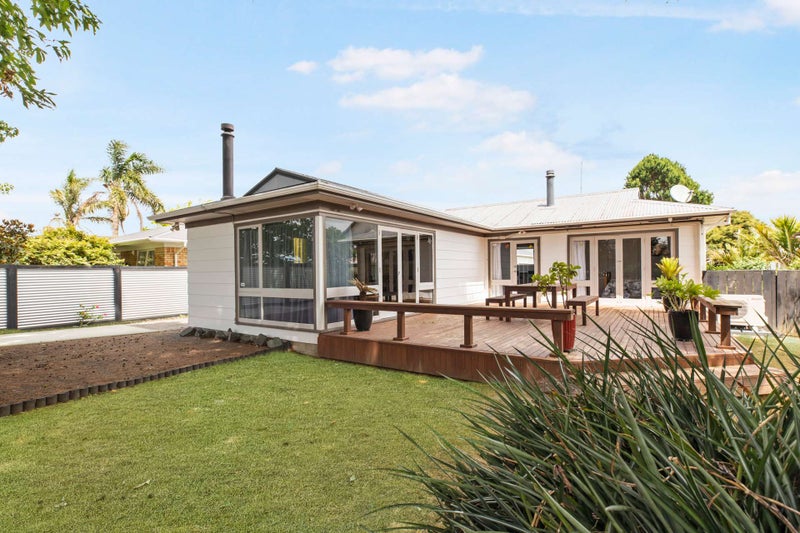 27 Blanes Road, Weymouth, Auckland - Carousel 1