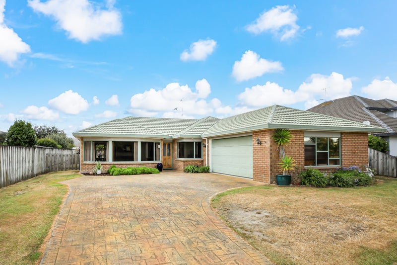 20 Admiral Crescent, Flagstaff, Hamilton - Carousel 1