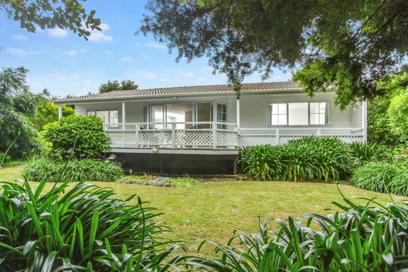 2/2 Napoleon Avenue, Milford, Auckland - Carousel 2