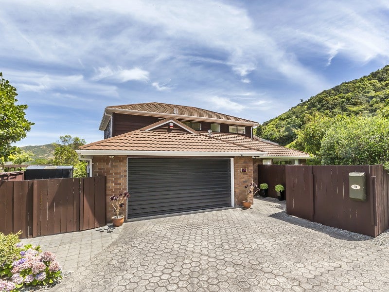 59 Satara Crescent, Khandallah, Wellington - Carousel 1