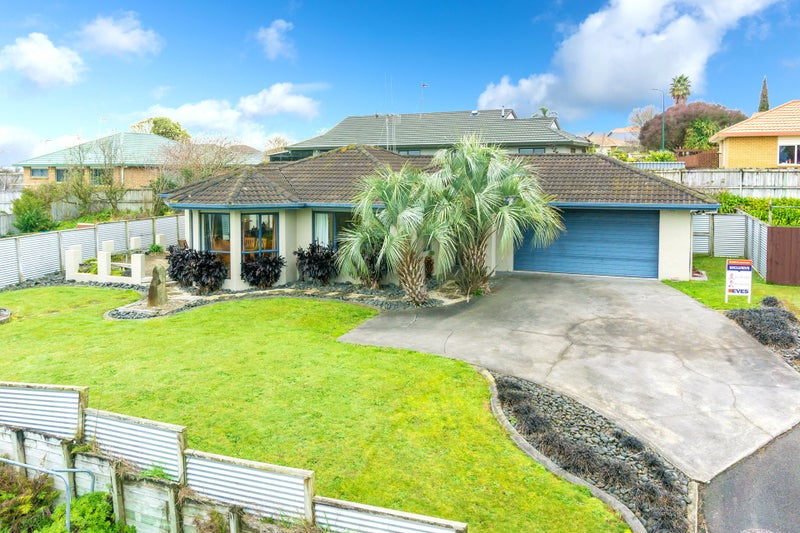 14 Pointon Glade, Grandview Heights, Hamilton - Carousel 1